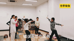 1556158483225648.gif 640.gif